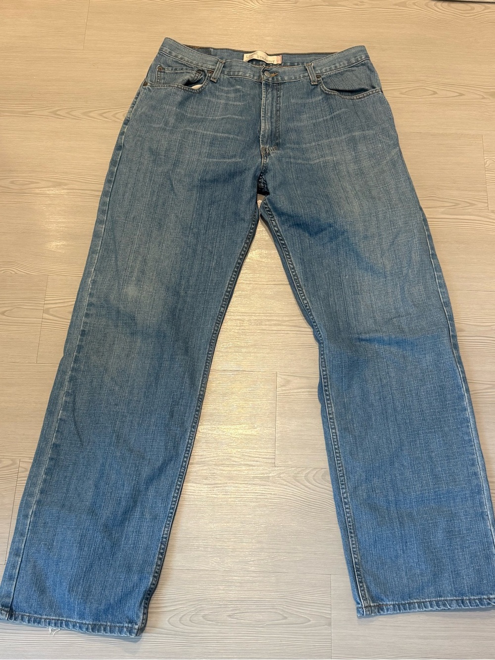 Levi's Men's Straight-Leg Jeans in Medium Blue Wash